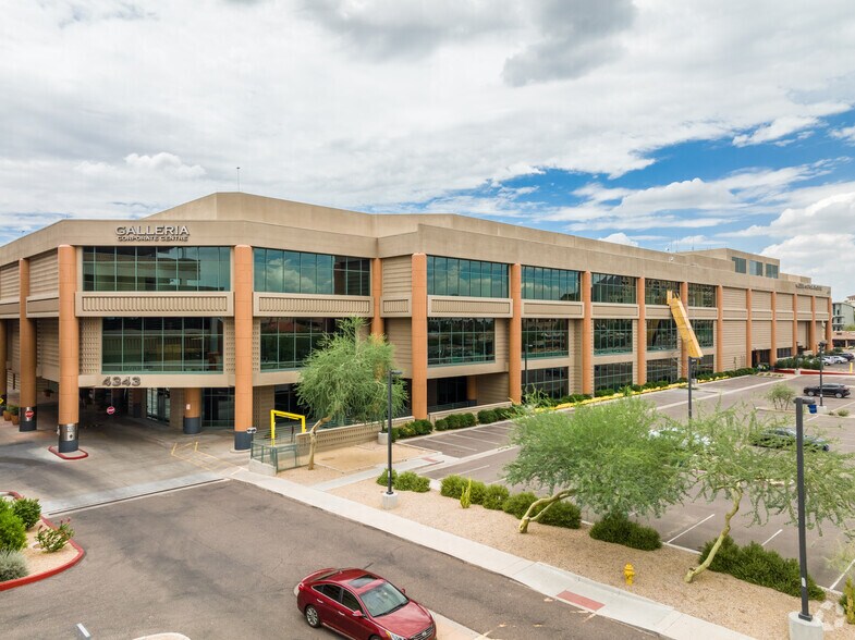 4343 N Scottsdale Rd, Scottsdale, AZ à louer - Photo du bâtiment - Image 3 de 6