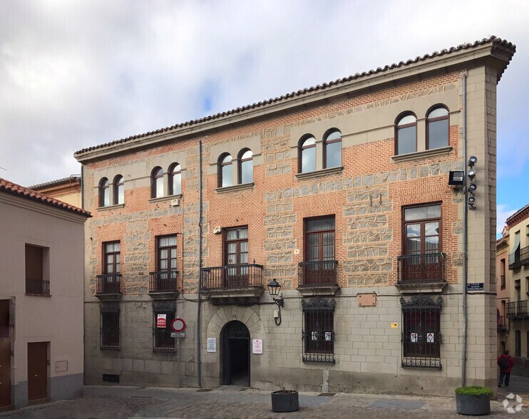 Calle Martin Carramolinos, 10, Ávila, Ávila for lease - Primary Photo - Image 1 of 2