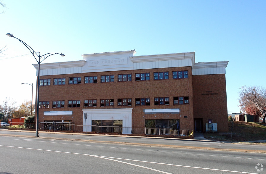 400 Preston Ave, Charlottesville, VA for lease - Building Photo - Image 2 of 11