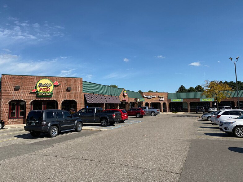 2546-2612 N Squirrel Rd, Auburn Hills, MI à louer - Photo du bâtiment - Image 2 de 6