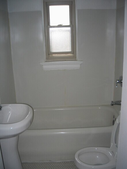 2240 Norwood Ave, Cincinnati, OH à vendre - Photo du bâtiment - Image 3 de 10