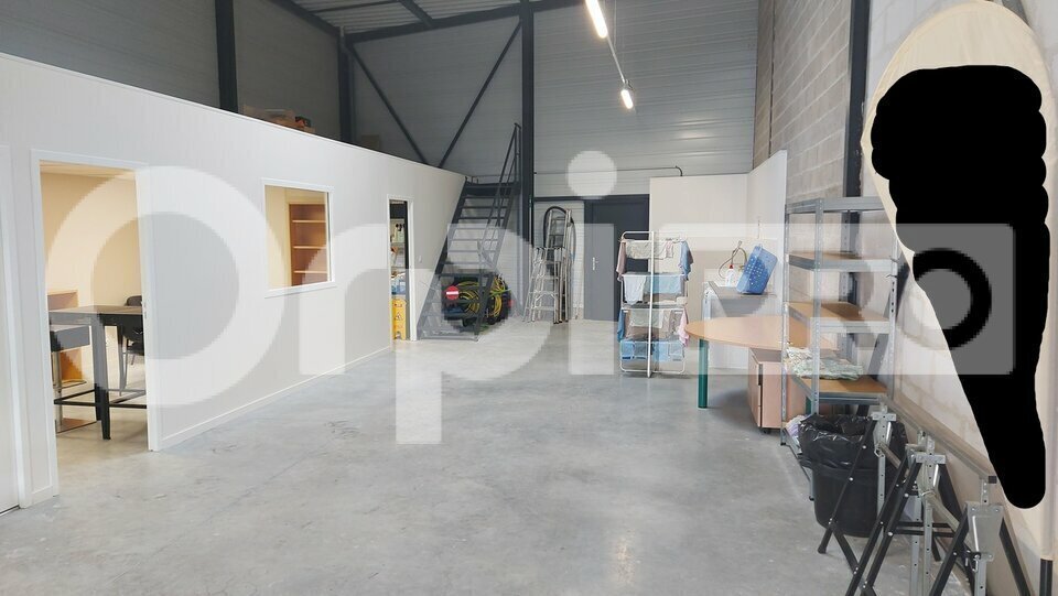 Flex in Gleizé for lease - Interior Photo - Image 3 of 3
