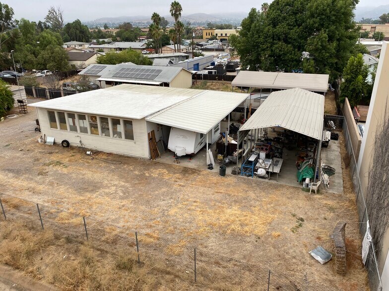 8703 Cottonwood Ave, Santee, CA à louer - Photo du bâtiment - Image 2 de 12