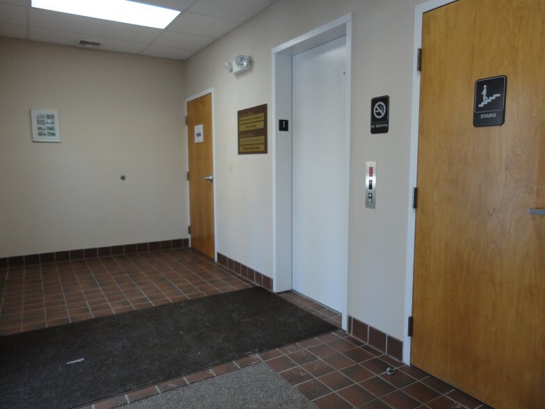 200 Mountain Rd, Farmington, CT à louer - Hall d’entrée - Image 2 de 19
