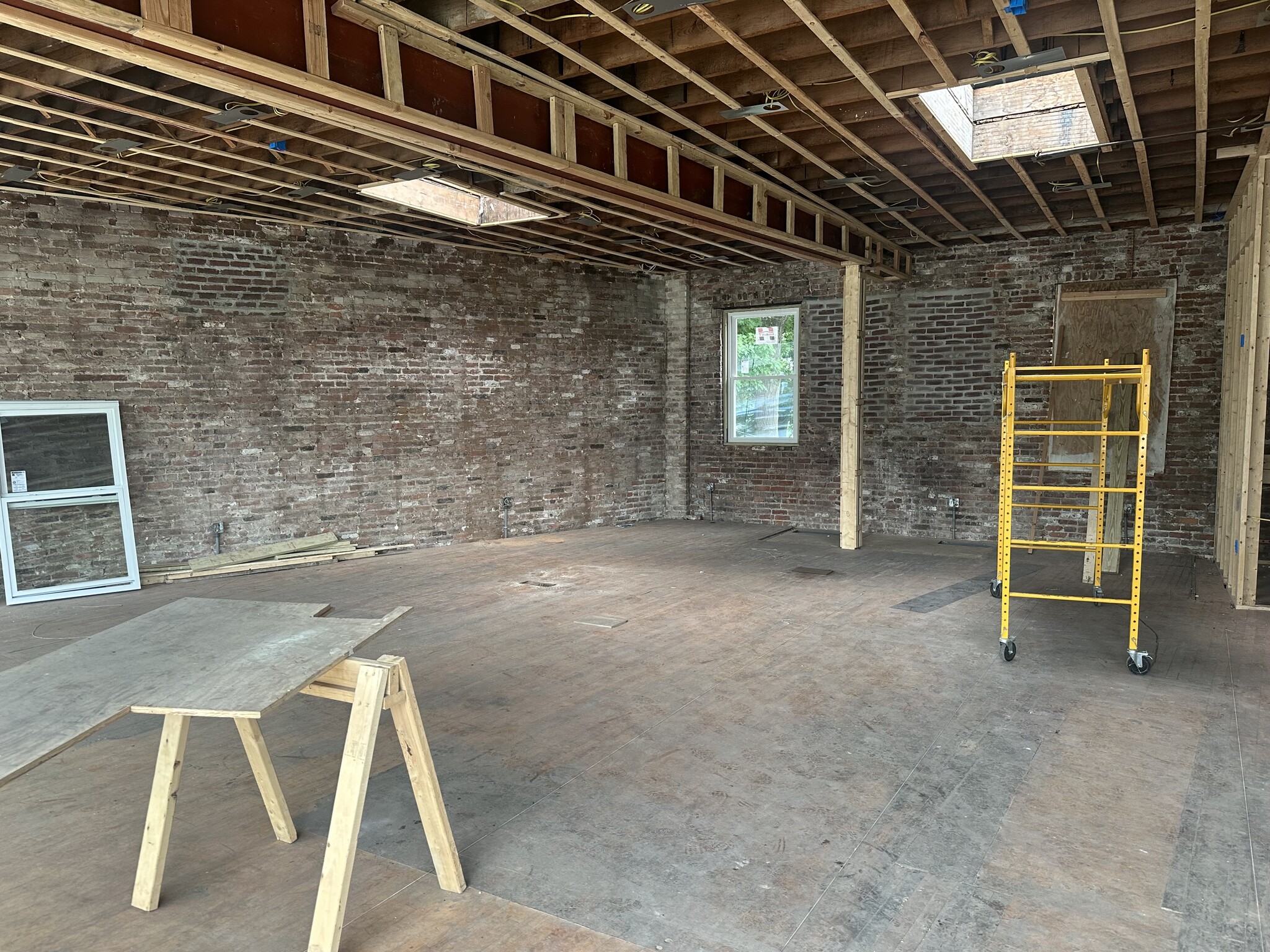 815-823 Boylston St, Chestnut Hill, MA for lease Interior Photo- Image 1 of 5