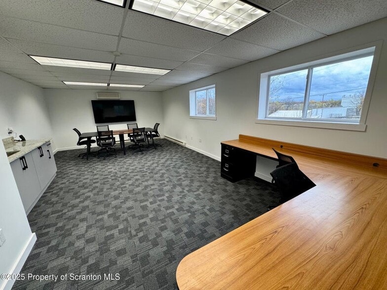 151 Brown Rd, Pittston, PA for lease - Interior Photo - Image 3 of 8