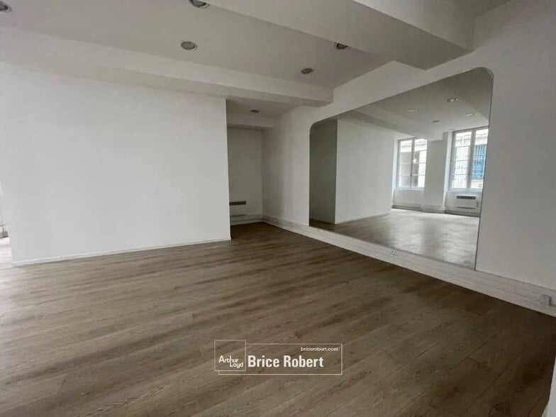 Office in Lyon for lease - Interior Photo - Image 2 of 11