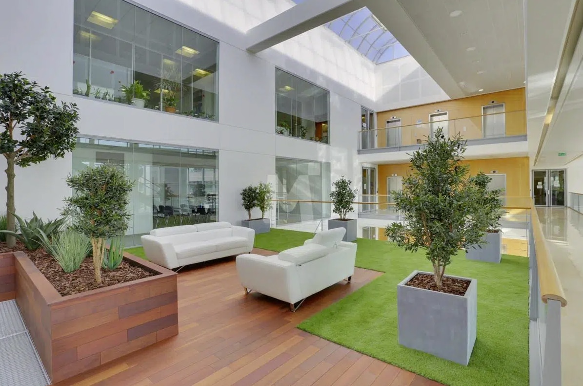 3 Avenue Jeanne Garnerin, Wissous for lease Interior Photo- Image 1 of 3