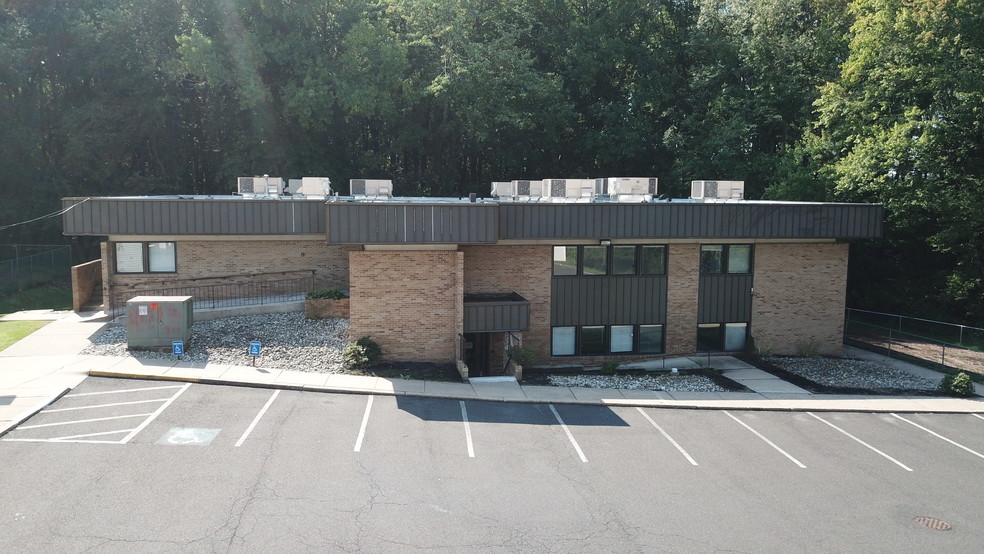 515 S Olds Blvd, Fairless Hills, PA for sale - Building Photo - Image 1 of 1