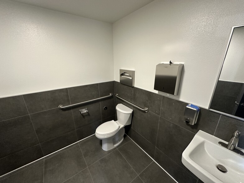 4040 N Palm St, Fullerton, CA for lease - Building Photo - Image 2 of 14