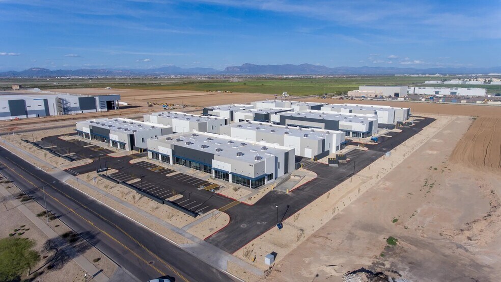 8029 E Pecos Rd, Mesa, AZ à louer - Photo du bâtiment - Image 3 de 10