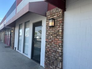 42156 10th St W, Lancaster, CA for lease Building Photo- Image 1 of 10