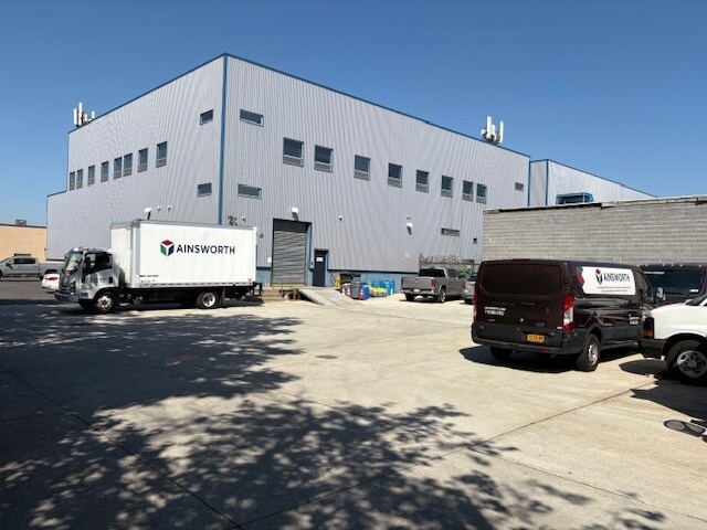 83-40 72nd Dr, Glendale, NY à vendre - Photo du bâtiment - Image 2 de 9