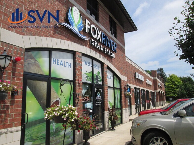 300 W Main St, Carpentersville, IL for lease - Building Photo - Image 2 of 6