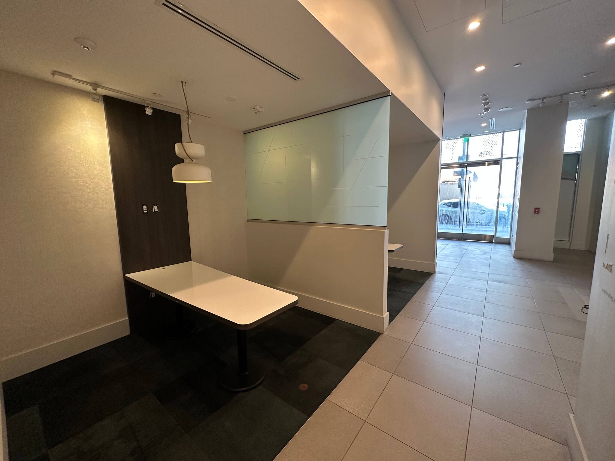 825 S Hill St, Los Angeles, CA for lease Interior Photo- Image 1 of 8