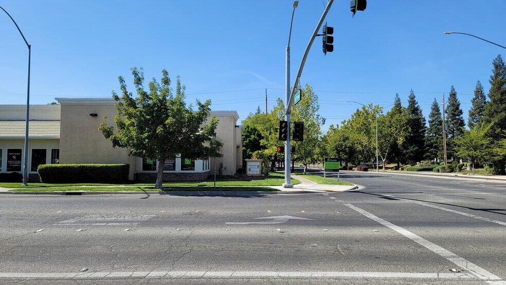 2000 Notre Dame Blvd, Chico, CA à louer - Photo du bâtiment - Image 3 de 10