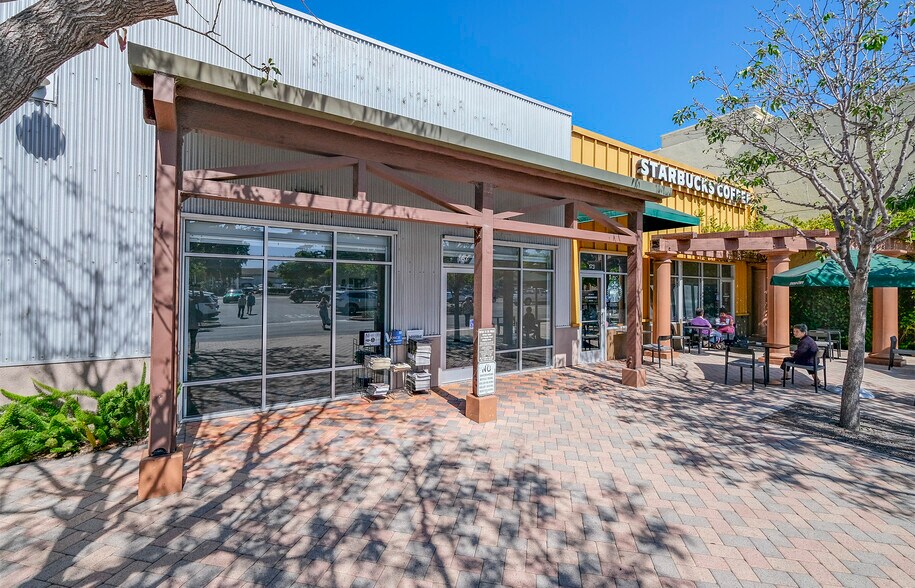 167-191 N Fairview Ave, Goleta, CA à louer - Photo du bâtiment - Image 1 de 4