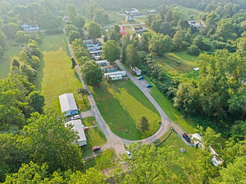 8114 State Rd, Colden, NY à vendre - Photo du bâtiment - Image 2 de 56