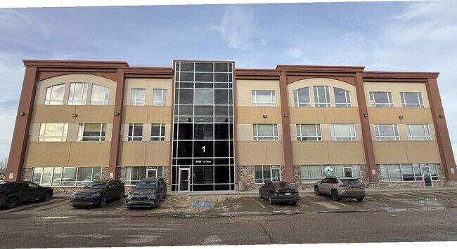Plus de détails pour 9488 51st Ave, Edmonton, AB - Flex à vendre