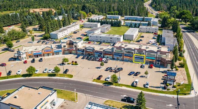 Plus de détails pour 3215 49 Ave, Red Deer, AB - Commerce de détail à louer