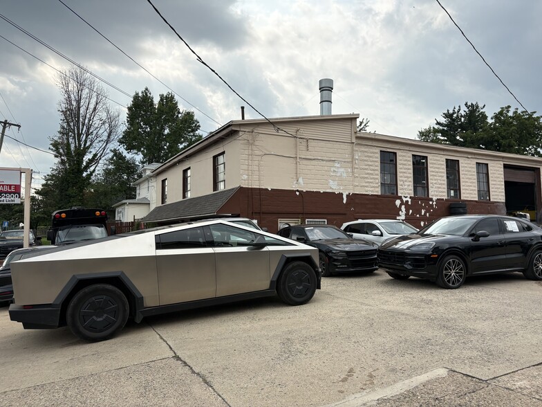 550 W Bridge St, Morrisville, PA for lease - Building Photo - Image 2 of 3