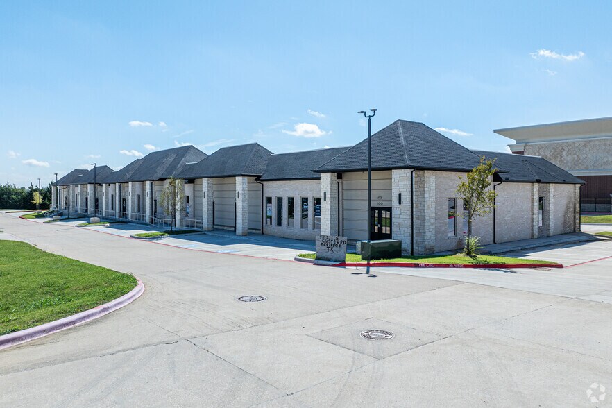 5121 S Custer Rd, McKinney, TX à louer - Photo du bâtiment - Image 2 de 8