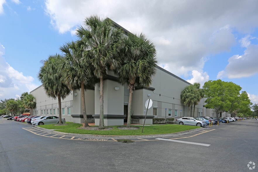 2701 SW 145th Ave, Miramar, FL à louer - Photo du bâtiment - Image 3 de 4