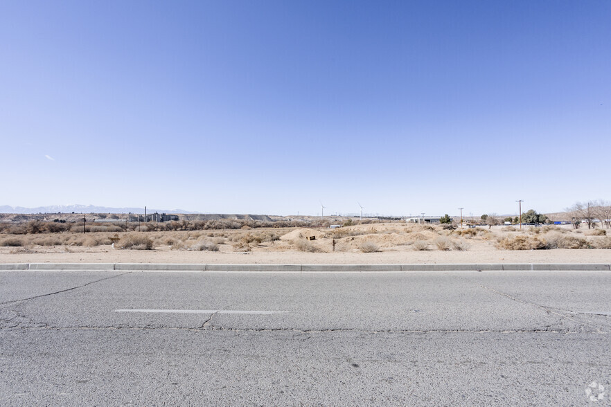 Stoddard Wells Rd, Victorville, CA à vendre - Photo du b timent - Image 2 de 5