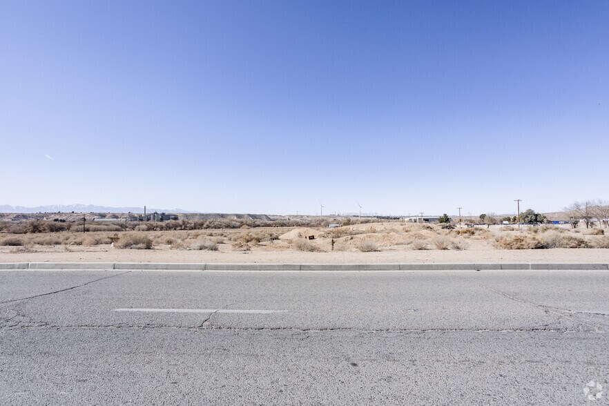 Stoddard Wells Rd, Victorville, CA à vendre - Photo du bâtiment - Image 2 de 5