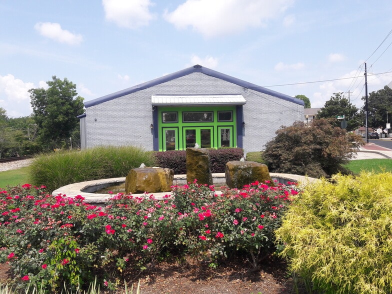 955 Commercial St NE, Conyers, GA à vendre - Photo du bâtiment - Image 1 de 54