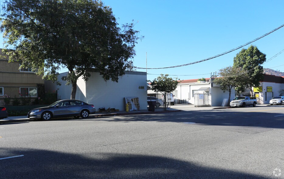 400-402 W Chevy Chase Dr, Glendale, CA à louer - Photo principale - Image 2 de 12
