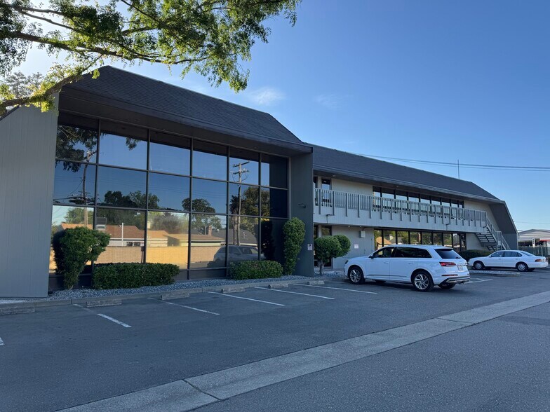 6130 Freeport Blvd, Sacramento, CA à louer - Photo du bâtiment - Image 3 de 4