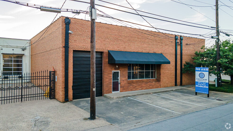 1227-1229 Slocum St, Dallas, TX for lease - Primary Photo - Image 1 of 4