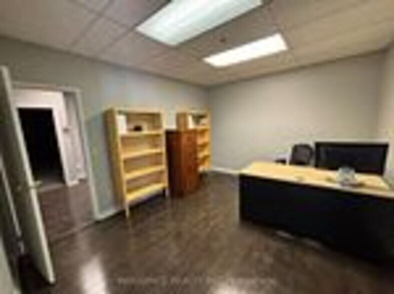 286 Attwell Dr, Toronto, ON à louer - Photo du bâtiment - Image 3 de 4