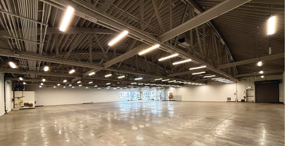 2223 N Cicero Ave, Chicago, IL for lease - Interior Photo - Image 3 of 4