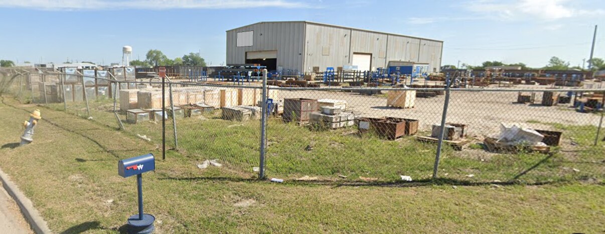100 E Industrial Blvd, Beeville, TX for lease Interior Photo- Image 1 of 10