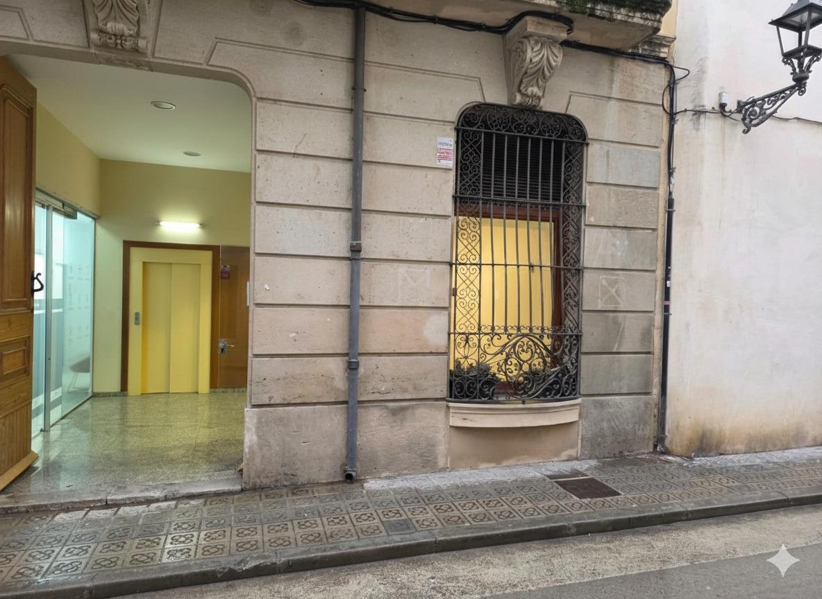 Retail in Arenys de Mar, Barcelona for lease Interior Photo- Image 1 of 12