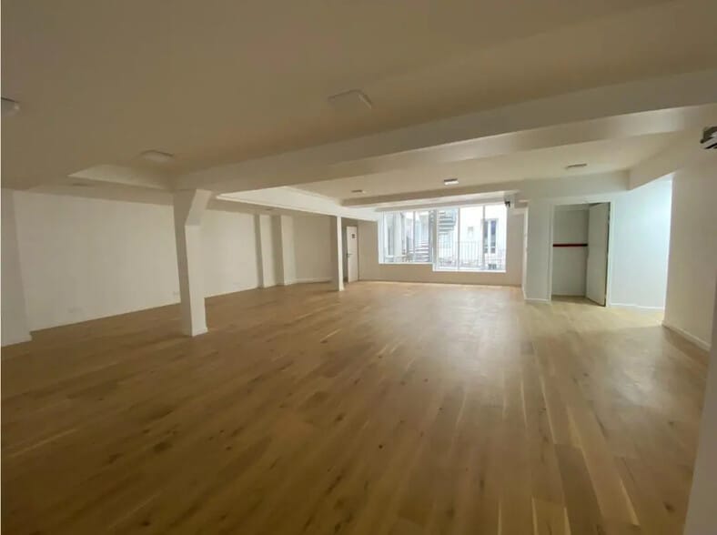 Office in Paris for sale - Building Photo - Image 2 of 8