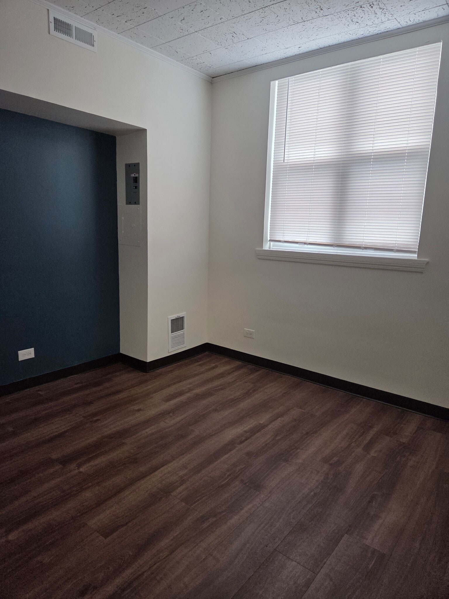 280 Mamaroneck Ave, White Plains, NY for lease Interior Photo- Image 1 of 4