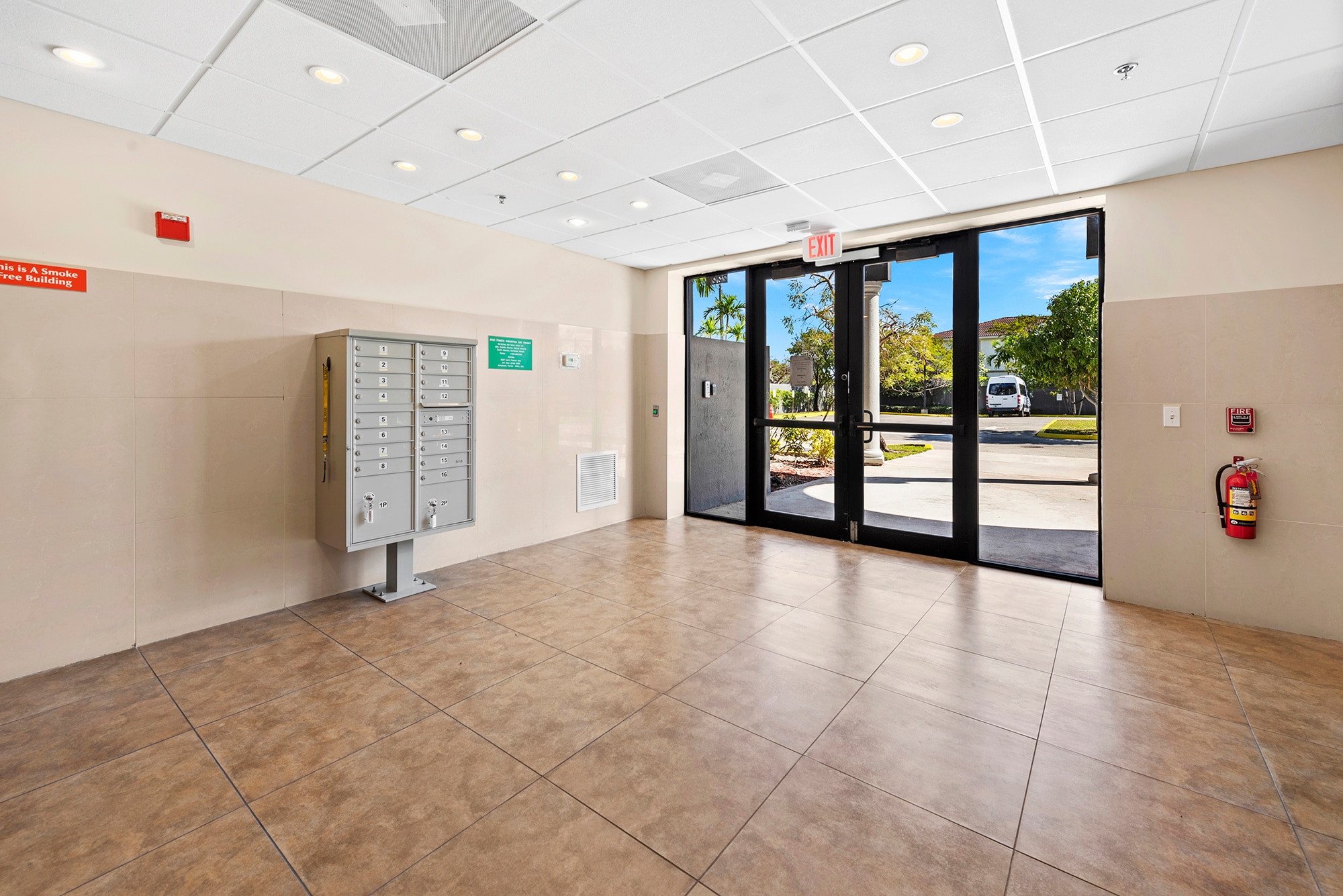 2227 N Federal Hwy, Hollywood, FL for lease Interior Photo- Image 1 of 10