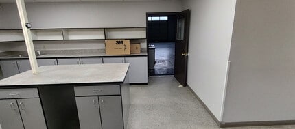 418 8th St SE, Loveland, CO for lease Interior Photo- Image 2 of 20