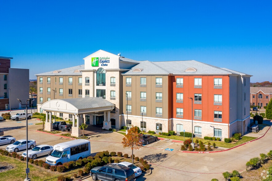 8703 E R L Thornton Fwy, Dallas, TX à vendre - Photo du bâtiment - Image 2 de 21