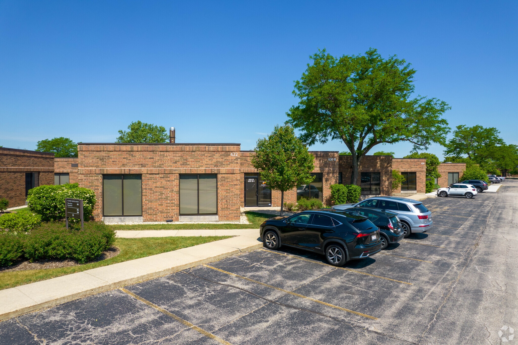 600-650 Academy Dr, Northbrook, IL for lease Primary Photo- Image 1 of 11