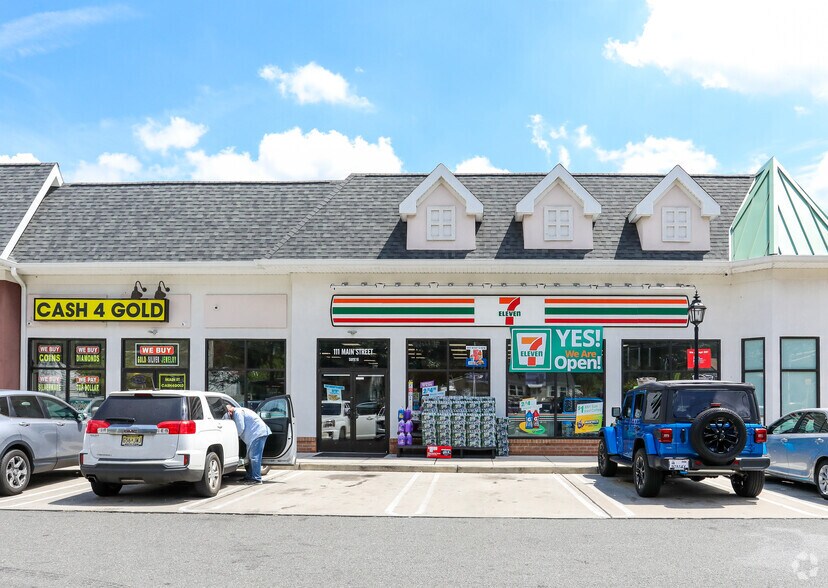 111 Main St, East Brunswick, NJ for lease - Building Photo - Image 2 of 3