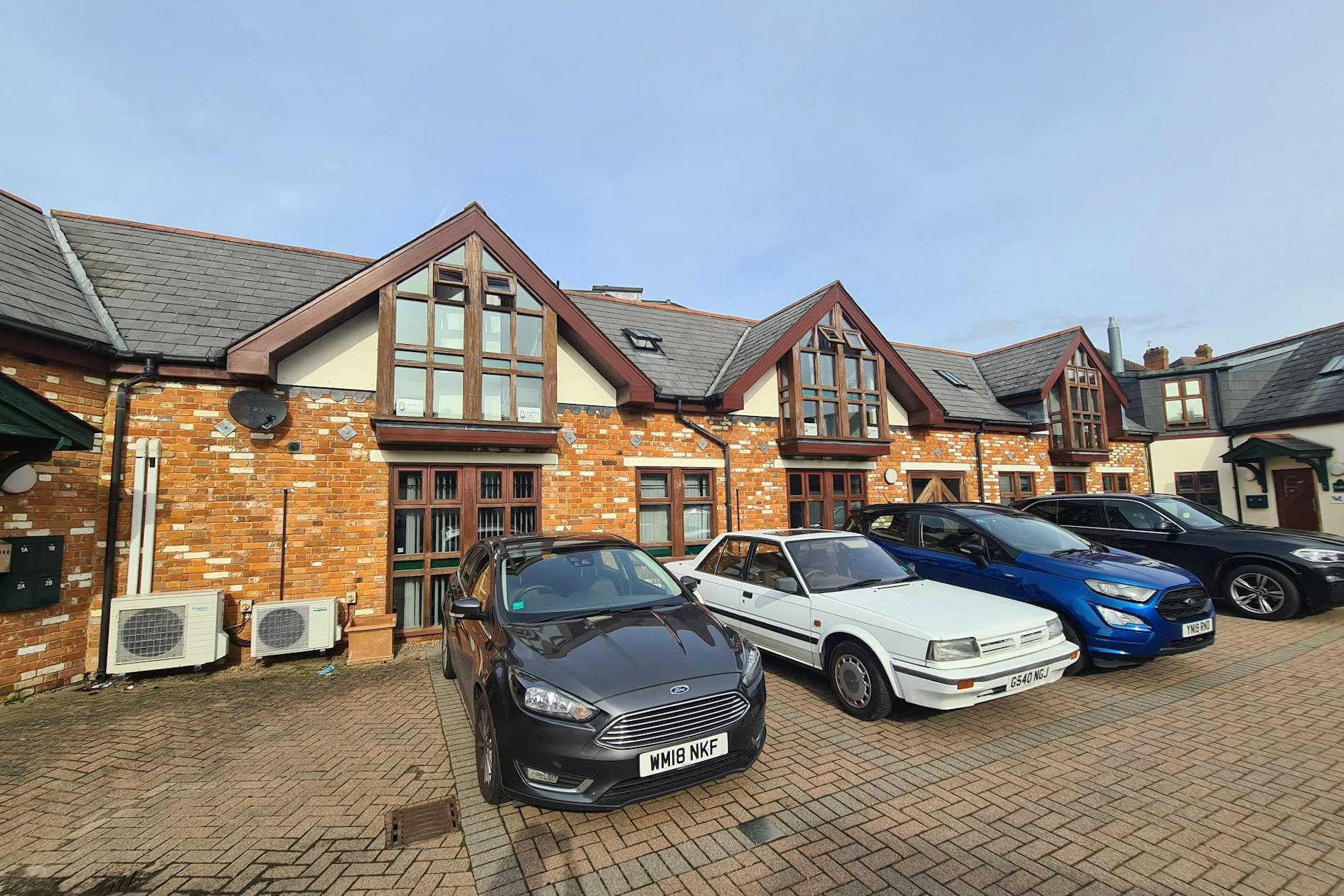 Quadrant Way, Weybridge à louer Photo du bâtiment- Image 1 de 5