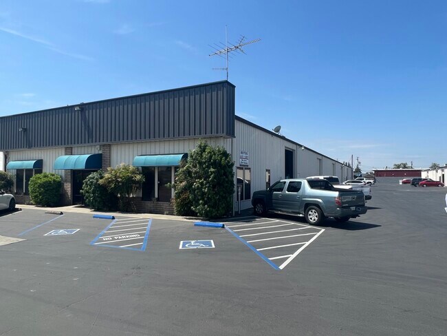 Plus de détails pour 3427 Railroad Ave, Ceres, CA - Industriel à louer