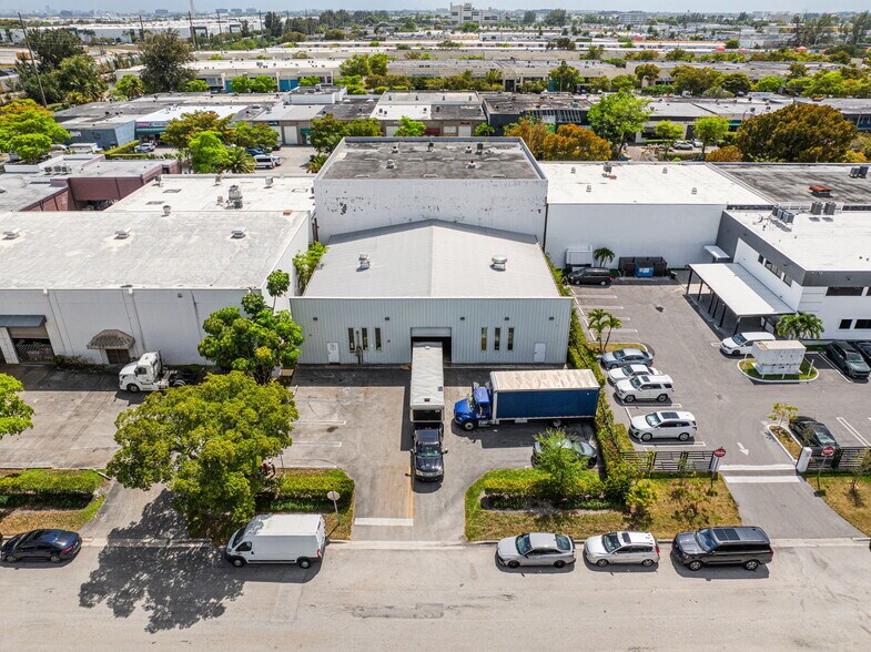 6988 NW 52nd St, Miami, FL à vendre - Aérien - Image 2 de 16