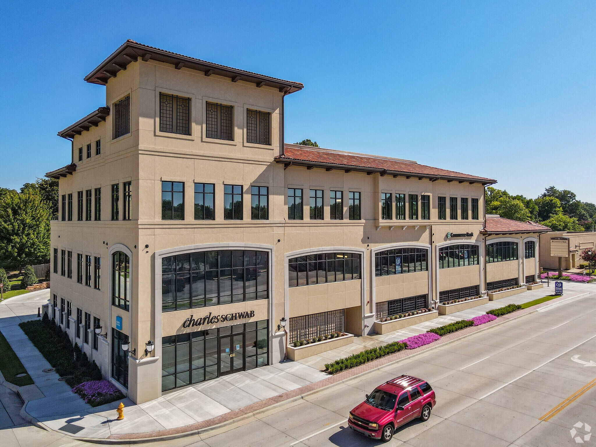 2005 E 21st St, Tulsa, OK for lease Building Photo- Image 1 of 8