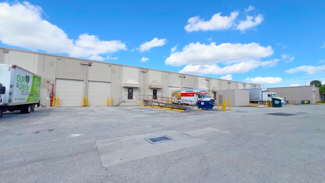 Plus de détails pour 2850-2930 NW 72nd Ave, Miami, FL - Industriel à louer