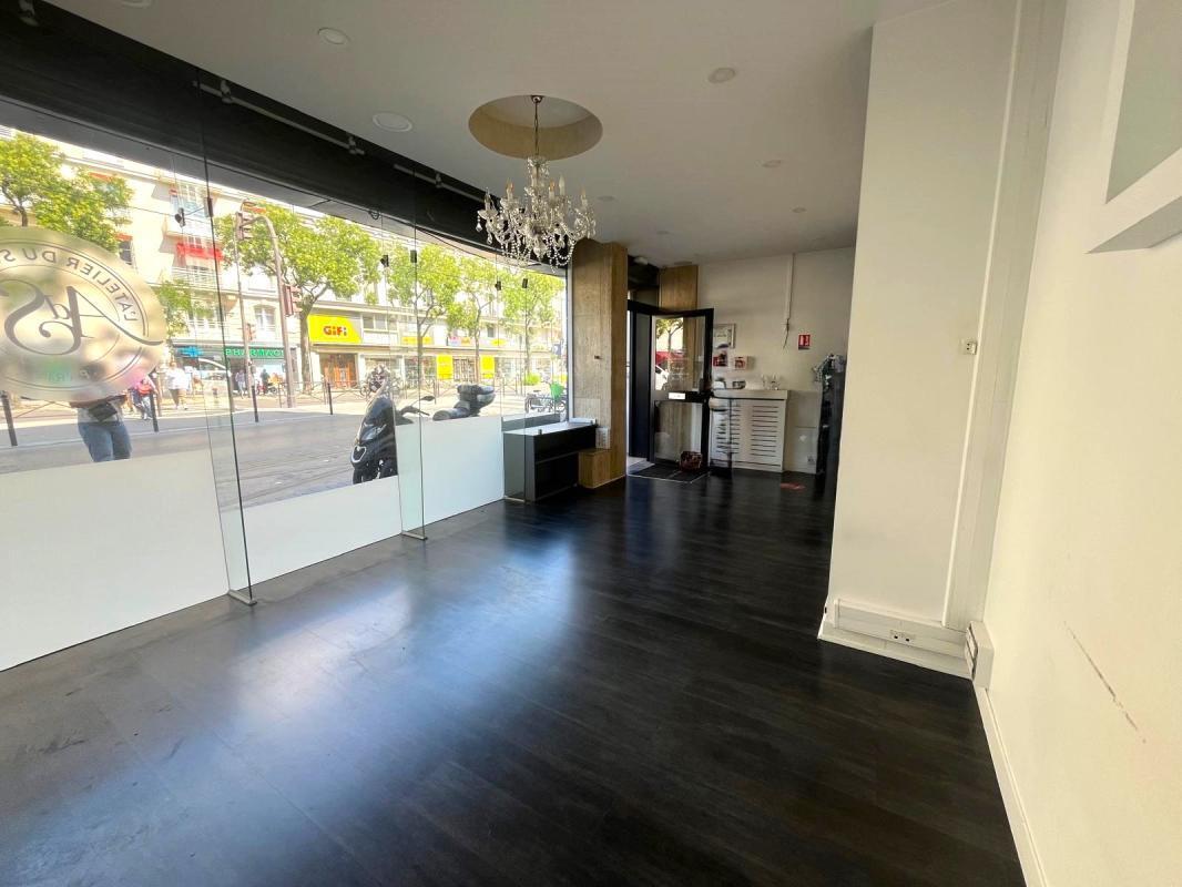 Retail in Paris for sale Interior Photo- Image 1 of 7